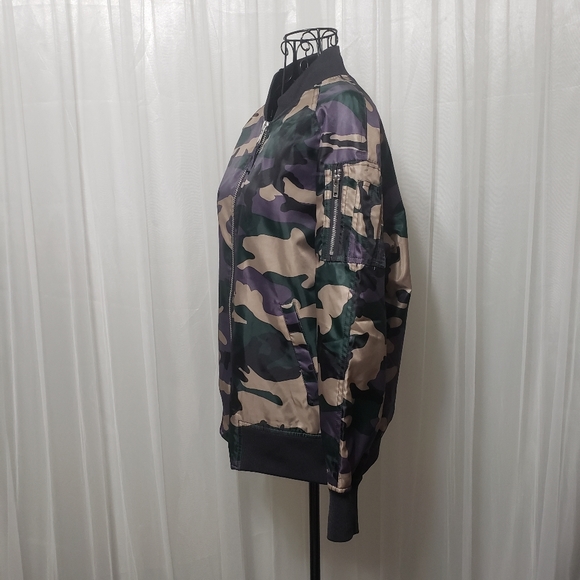 UO+ Silence & Noise NWT Sz M Rita Camo Bomber Jacket - Picture 5 of 14